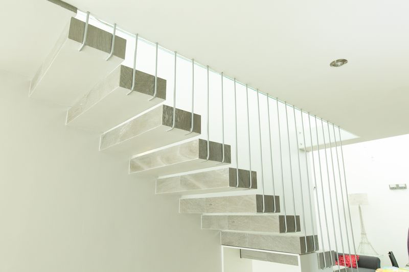 ESCALERA homify Pasillos, vestíbulos y escaleras de estilo minimalista Concreto
