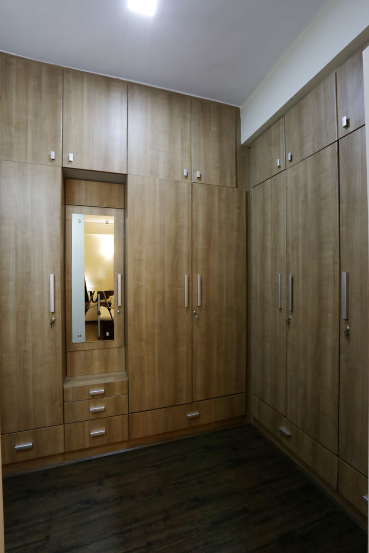 APARTMENT, DESIGN5 DESIGN5 Walk in closets de estilo minimalista