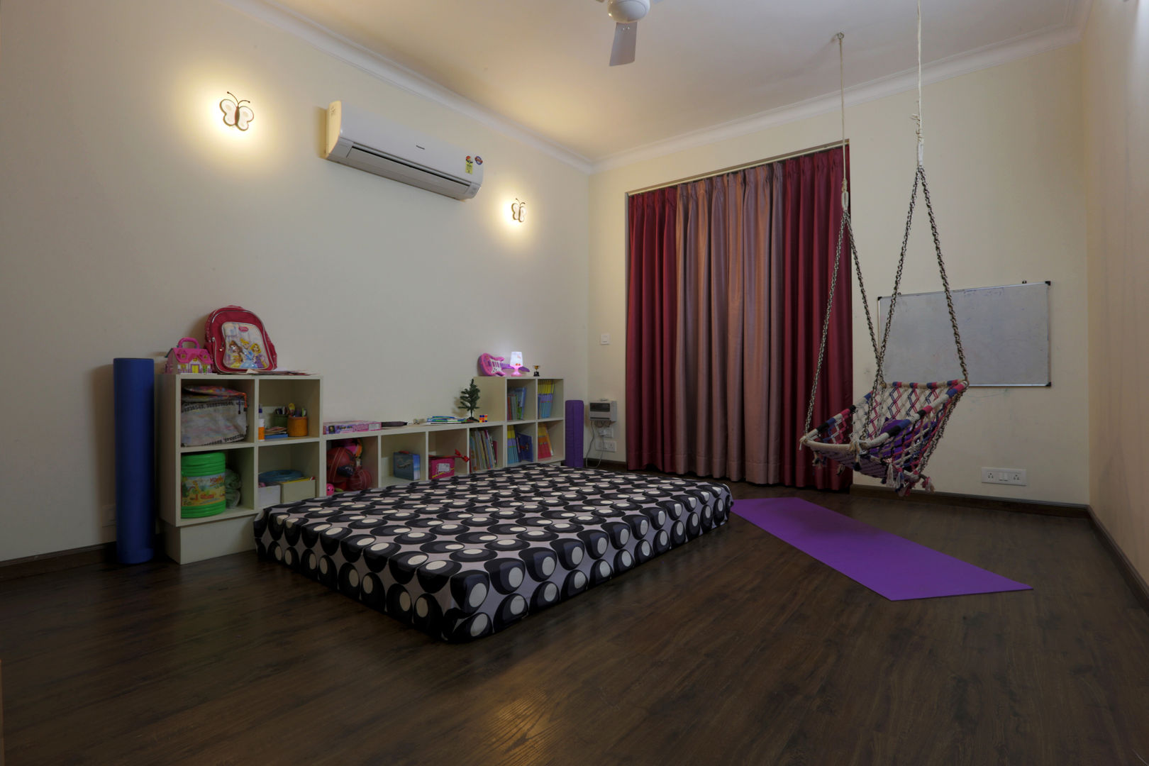 APARTMENT, DESIGN5 DESIGN5 Dormitorios de estilo minimalista