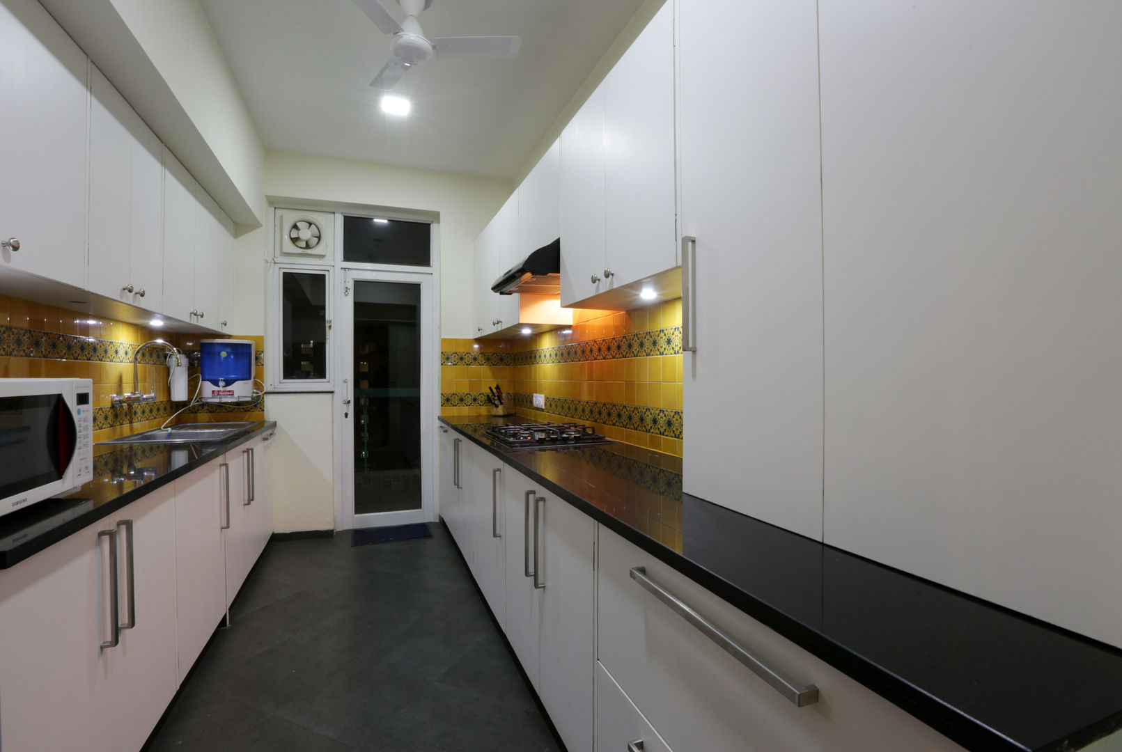 APARTMENT, DESIGN5 DESIGN5 Minimalistische keukens
