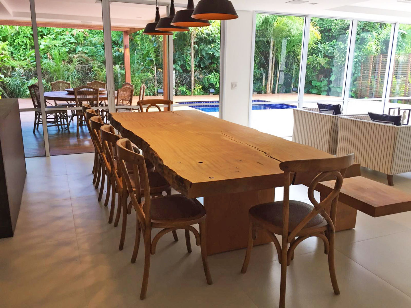 Mesa de Jantar em Madeira Maciça, ArboREAL Móveis de Madeira ArboREAL Móveis de Madeira Rustic style dining room Solid Wood Multicolored Tables