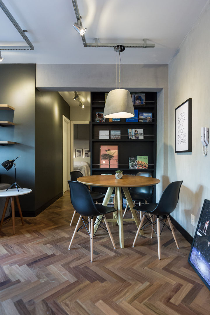 Apartamento Soho, K+S arquitetos associados K+S arquitetos associados インダストリアルデザインの ダイニング