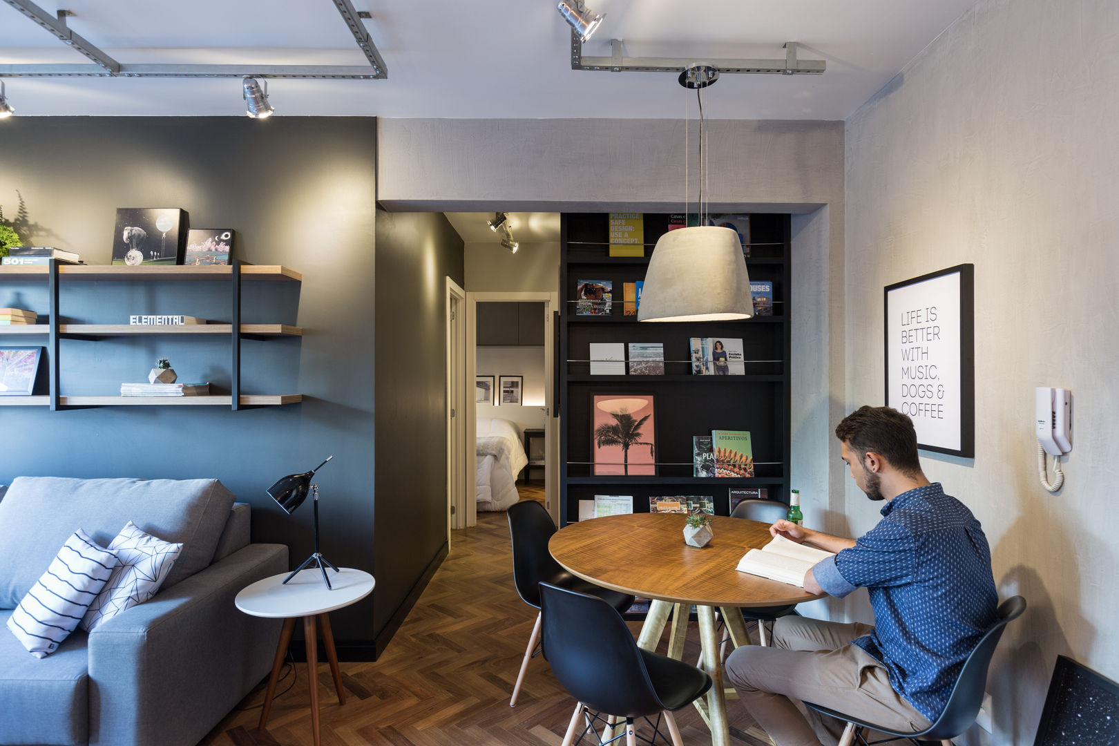 Apartamento Soho, K+S arquitetos associados K+S arquitetos associados インダストリアルデザインの ダイニング