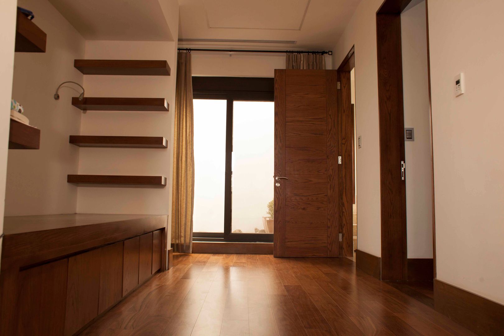 Nook Toyka Arquitectura Dormitorios de estilo moderno Madera Acabado en madera