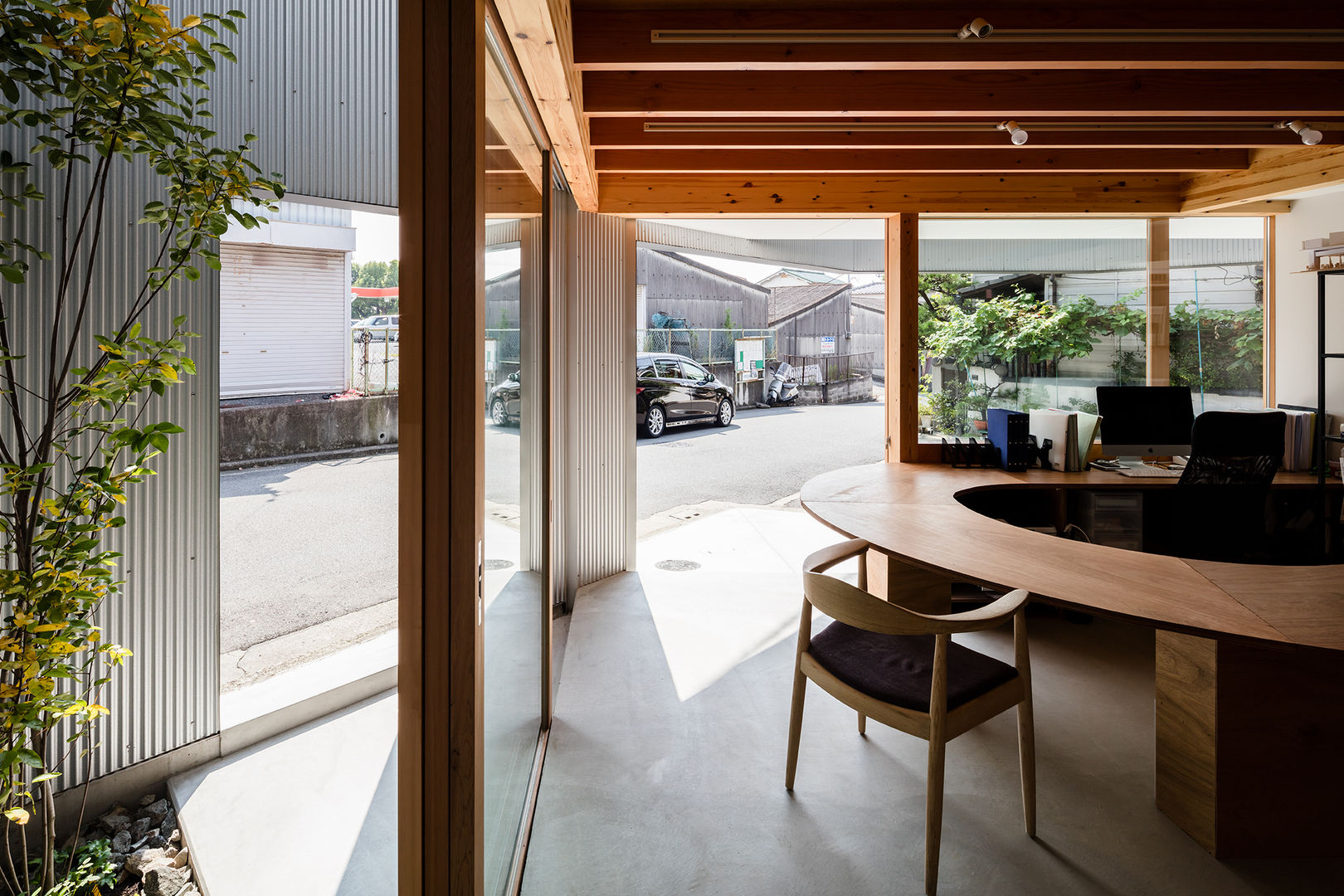 堺の住まい, 建築設計事務所SAI工房 建築設計事務所SAI工房 Modern corridor, hallway & stairs Seating