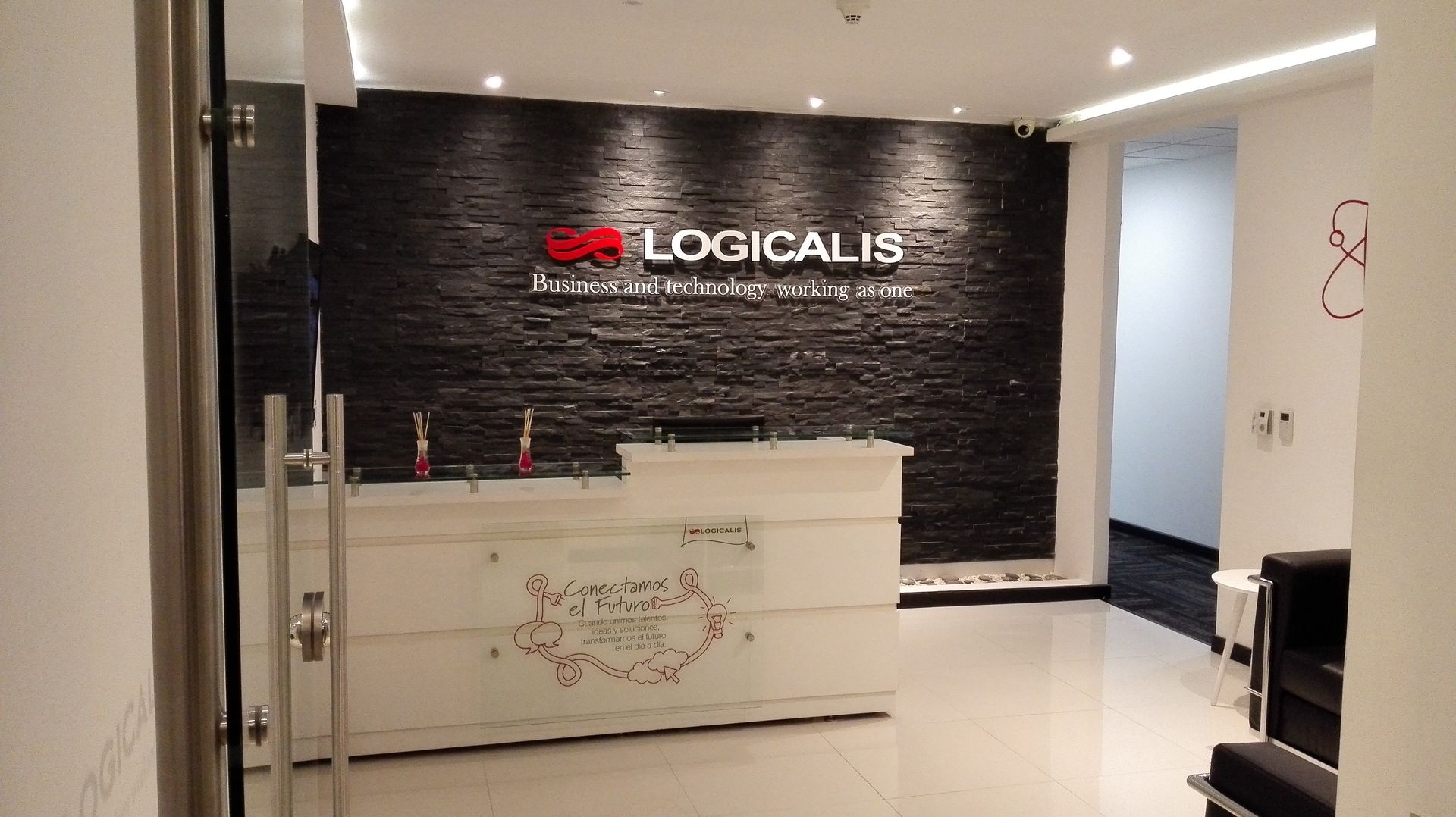 OFICINAS LOGICALIS COLOMBIA, IngeniARQ IngeniARQ Espaços comerciais Edifícios comerciais