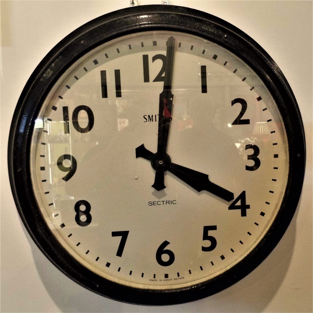 Vintage Industrial Smiths Factory Clock Travers Antiques Вітальня Метал Аксесуари та прикраси