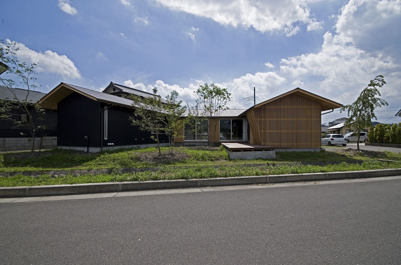 tpes, 岡本和樹建築設計事務所 岡本和樹建築設計事務所 Casas modernas