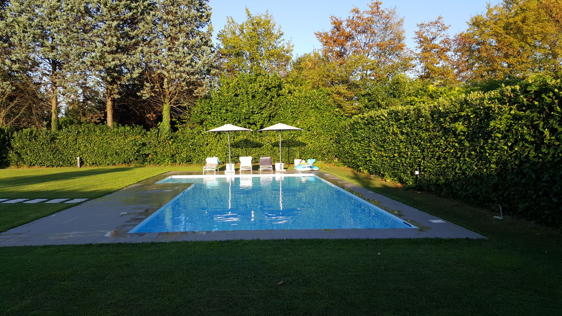 Piscina esterna in calcestruzzo , iPOOL -Italian Pool Master iPOOL -Italian Pool Master Басейн Залізобетон