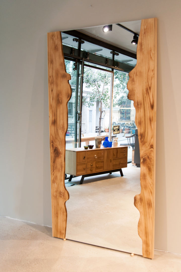 homify Dormitorios de estilo moderno Madera Acabado en madera