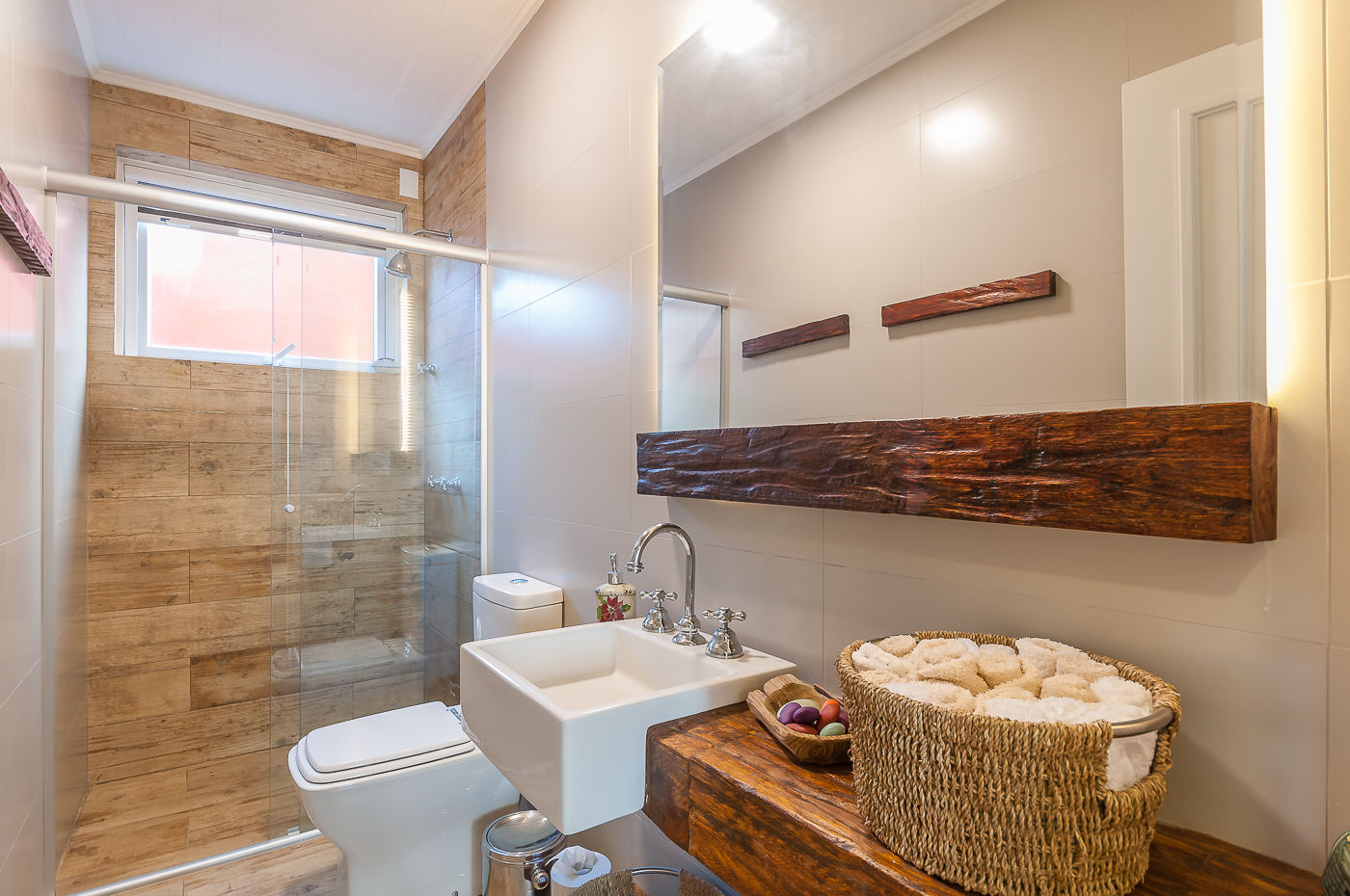 Residência Inspiração Toscana, RHAJA ARQUITETURA RHAJA ARQUITETURA Rustic style bathrooms