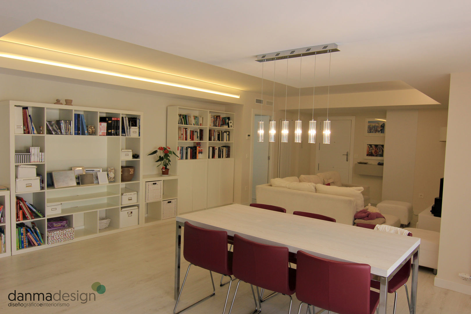 Vivienda Nórdica - Pureza y Simplicidad, Danma Design Danma Design ห้องทานข้าว ไม้เอนจิเนียร์ Transparent