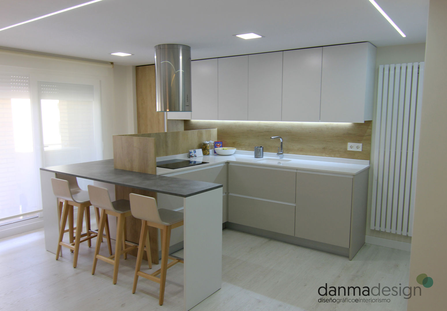 Vivienda Nórdica - Pureza y Simplicidad, Danma Design Danma Design ห้องครัว ไม้เอนจิเนียร์ Transparent