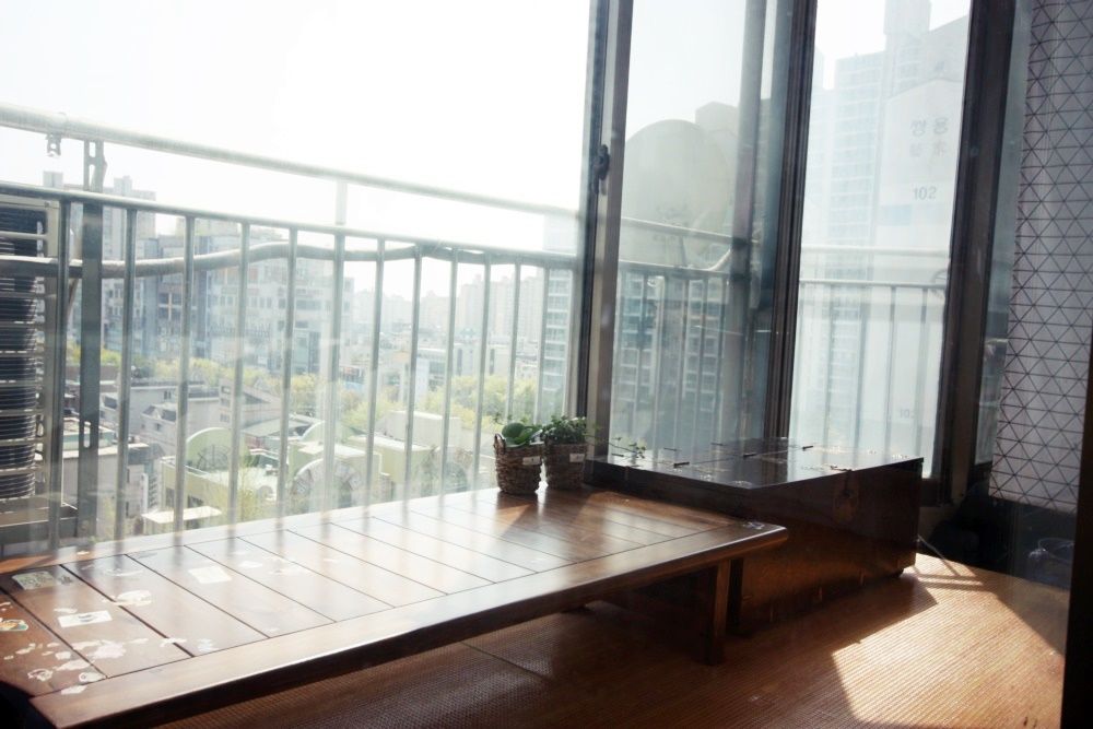 [홈라떼] 일산 32평 거주중인 집 홈스타일링 , homelatte homelatte Balcones y terrazas de estilo minimalista