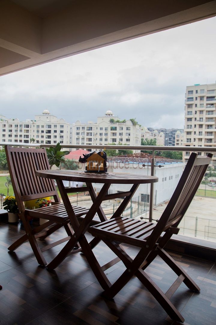 GALLERY BALCONY decorMyPlace Modern balcony, veranda & terrace Wood Wood effect balcony wooden chair