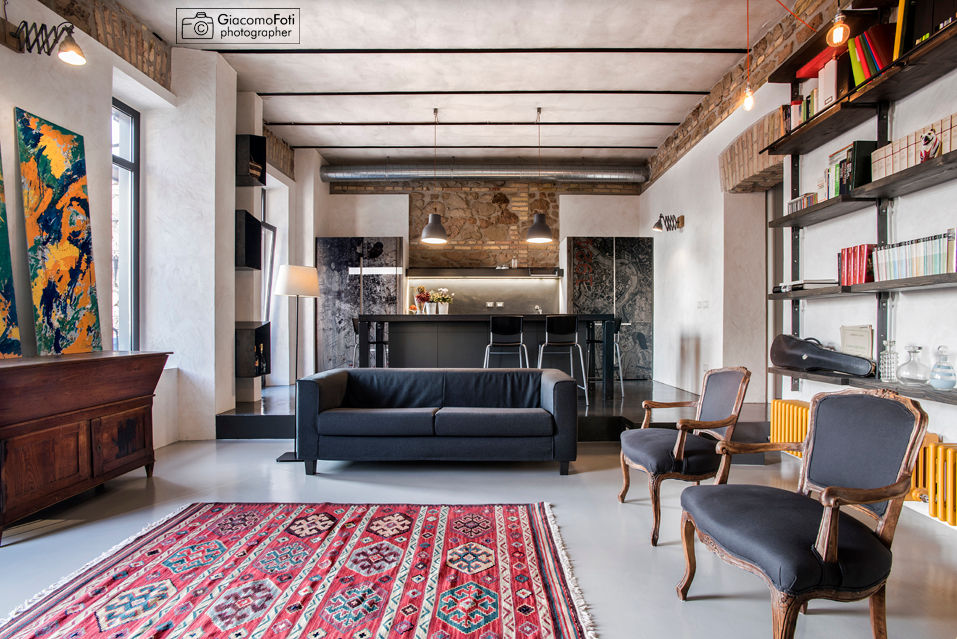 Casa privata a Testaccio (arch. Bartolomeo Quintiliani), Giacomo Foti Photographer Giacomo Foti Photographer Industrial style living room