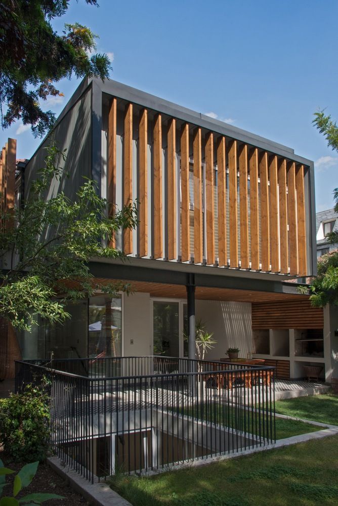 fachada poniente ampliacion y patio de luz Thomas Löwenstein arquitecto Casas unifamiliares Madera Acabado en madera