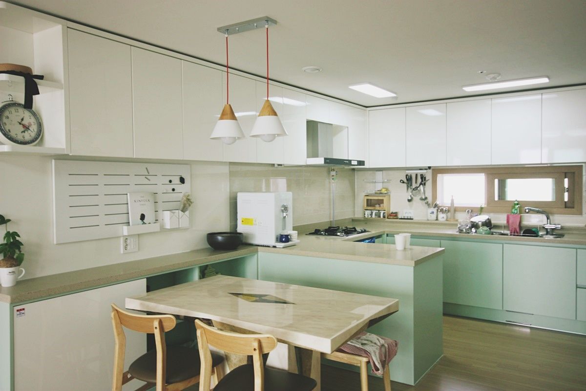 [홈라떼] 김포 34평 새아파트 민트 하우스 홈스타일링, homelatte homelatte Cocinas de estilo minimalista