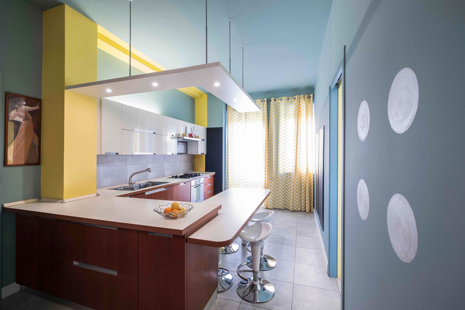 Cucina UAU un'architettura unica Cucina eclettica azzurro,argento,giallo