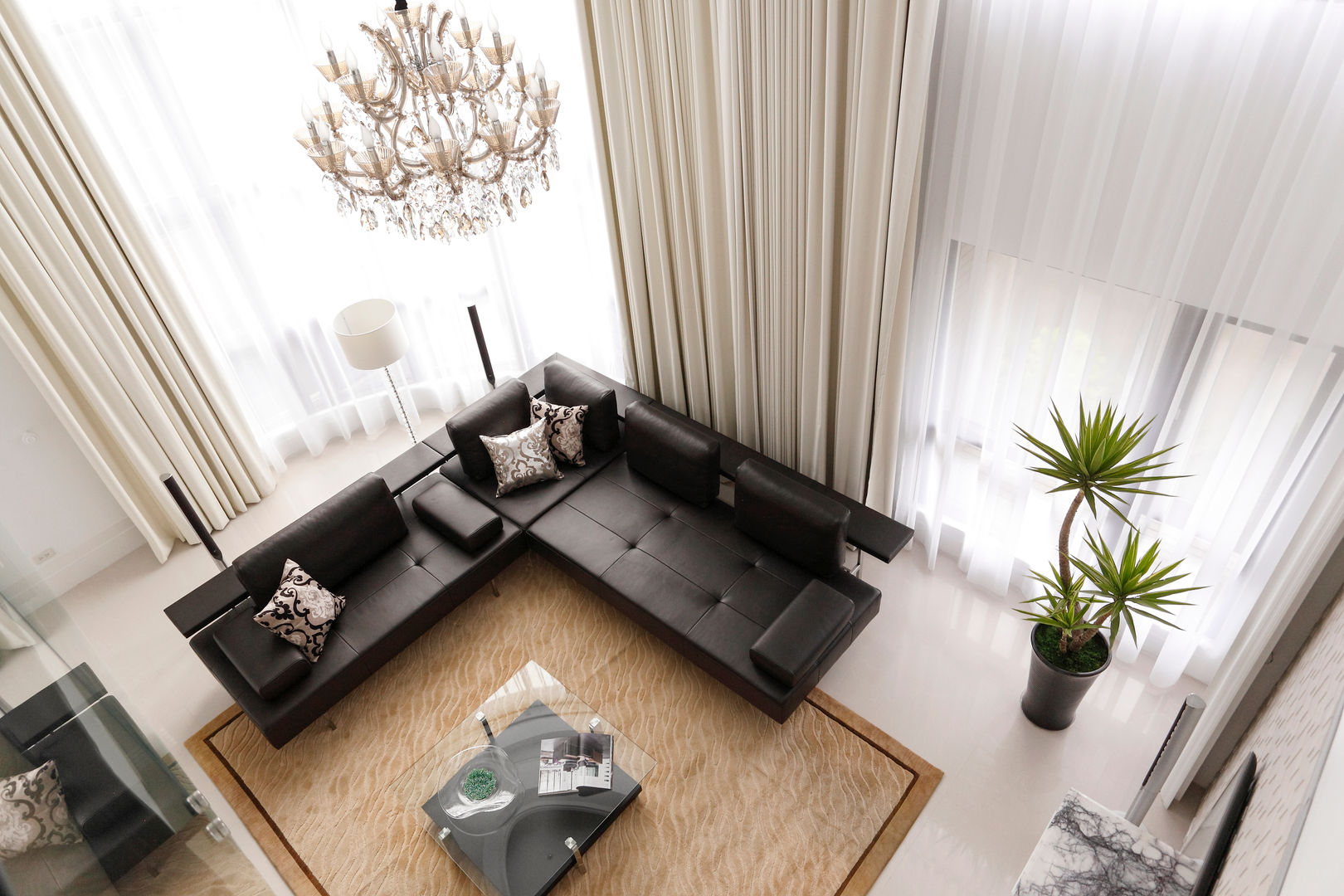 白色的極緻優雅, 誼軒室內裝修設計有限公司 誼軒室內裝修設計有限公司 Klasik Oturma Odası