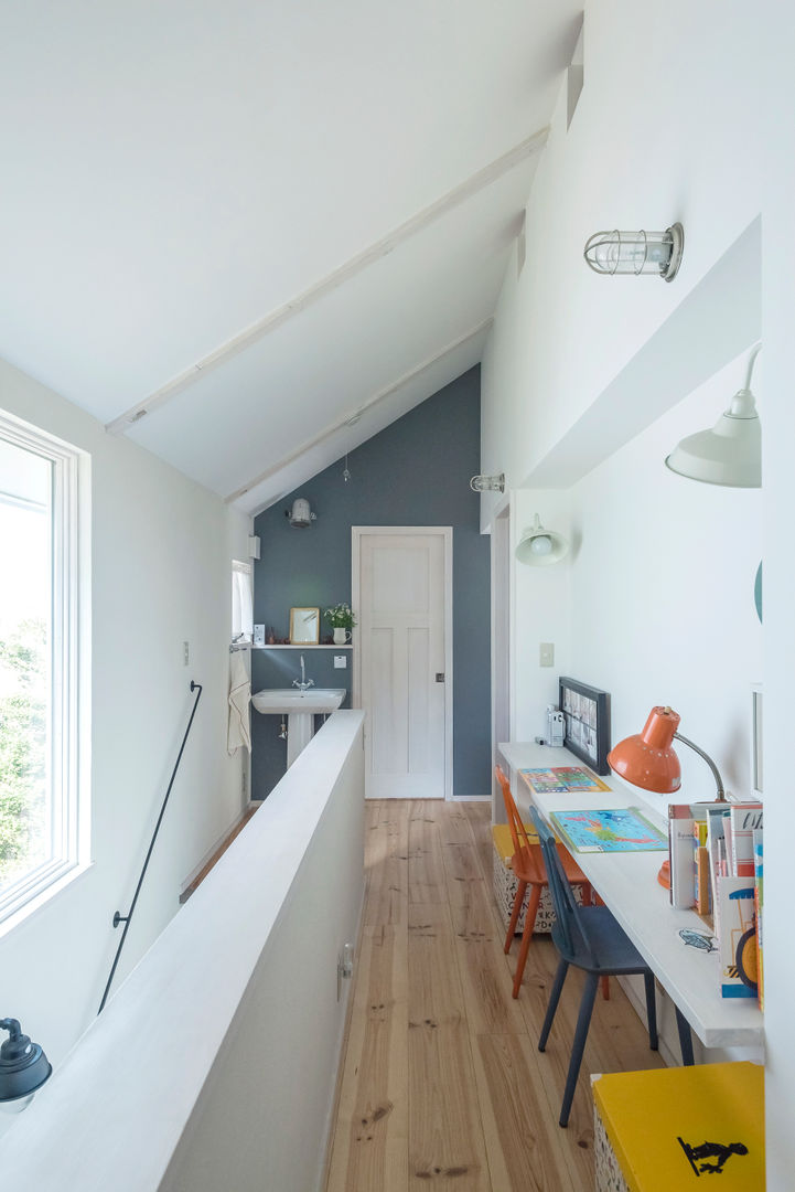 小山町 N邸, HAPTIC HOUSE HAPTIC HOUSE Scandinavian style corridor, hallway& stairs