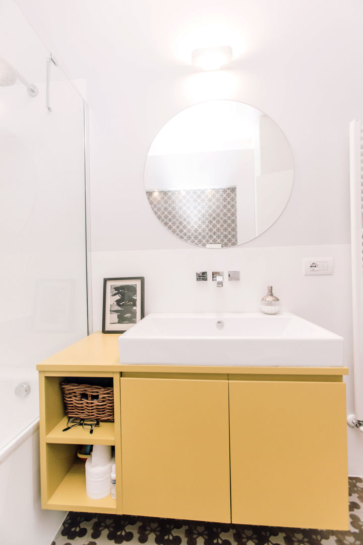 bango giallo studio ixylon Bagno moderno mobile bagno,mobile sottolavello,legno laccato,giallo,mutina,cementine
