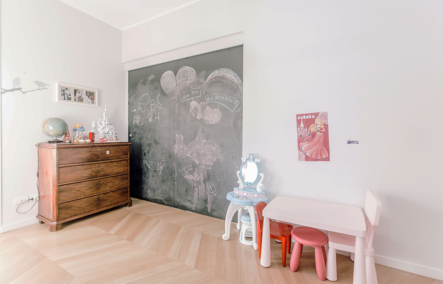 camere bambine separate studio ixylon Stanza dei bambini moderna perete lavagna,porta lavagna,parete scorrevole,divisorio camere
