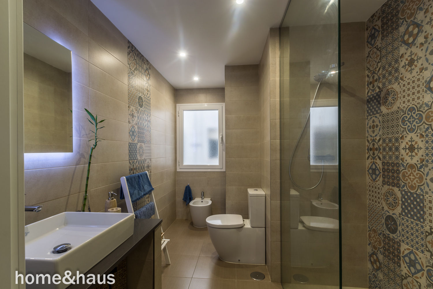 Reportaje fotográfico en piso reformado en Granada, Home & Haus | Home Staging & Fotografía Home & Haus | Home Staging & Fotografía Modern Bathroom