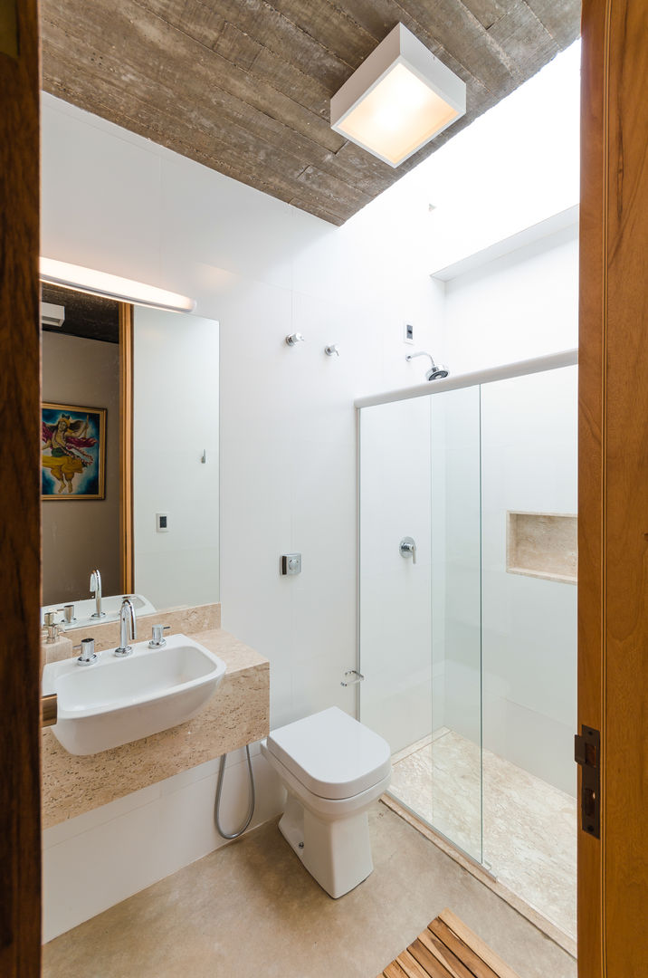 CASA D&C , Diego Alcântara - Studio A108 Arquitetura e Urbanismo Diego Alcântara - Studio A108 Arquitetura e Urbanismo Modern bathroom