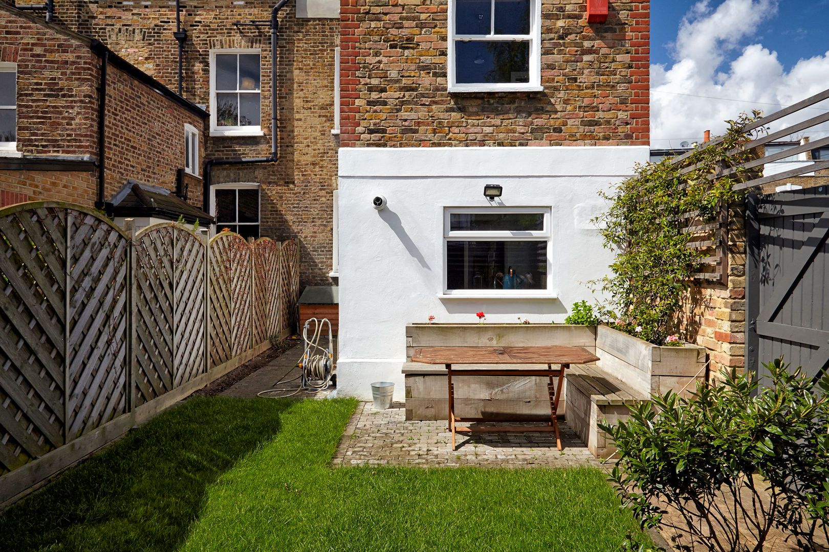 Transforming an Old Terrace House from 1980s, House of Sylphina House of Sylphina Scandinavian style garden