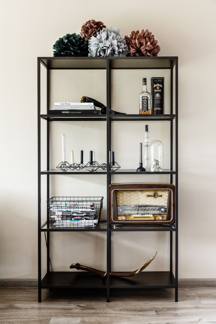 Private apartment, Marion van Vliet Interieurontwerp Marion van Vliet Interieurontwerp Industrial style living room Cupboards & sideboards