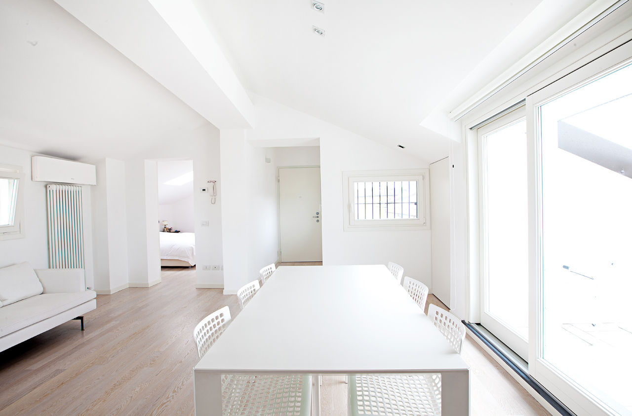 Gun_house_2010 CREMA, tIPS ARCHITECTS tIPS ARCHITECTS Minimalist dining room