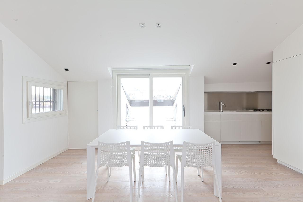 Gun_house_2010 CREMA, tIPS ARCHITECTS tIPS ARCHITECTS Minimalist dining room