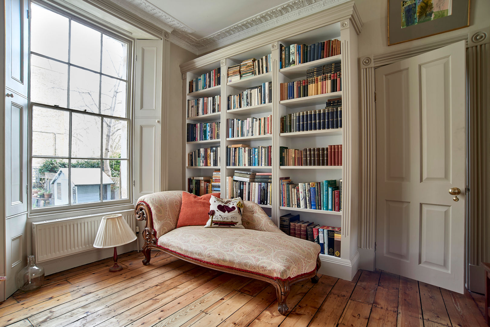 Bespoke Bookcase Purdom's Bespoke Furniture Salas de estilo clásico Madera Acabado en madera Almacenamiento