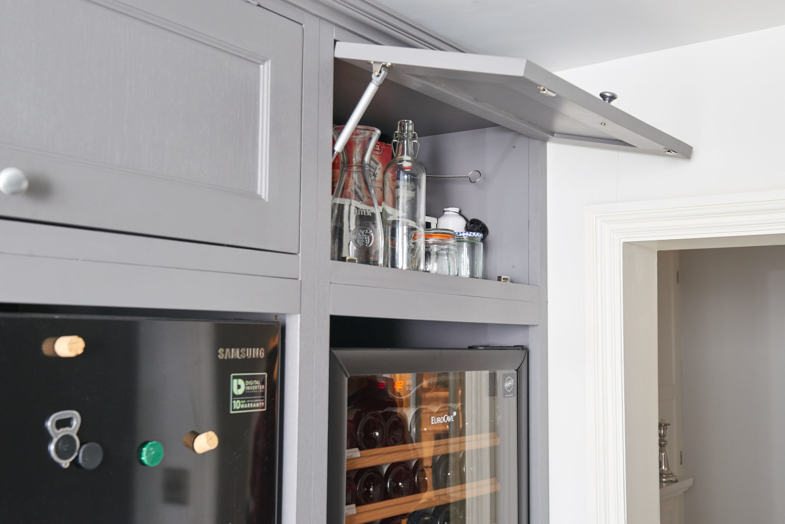 Bespoke Kitchen storage Purdom's Bespoke Furniture Кухня в стиле кантри Дерево Эффект древесины Хранение