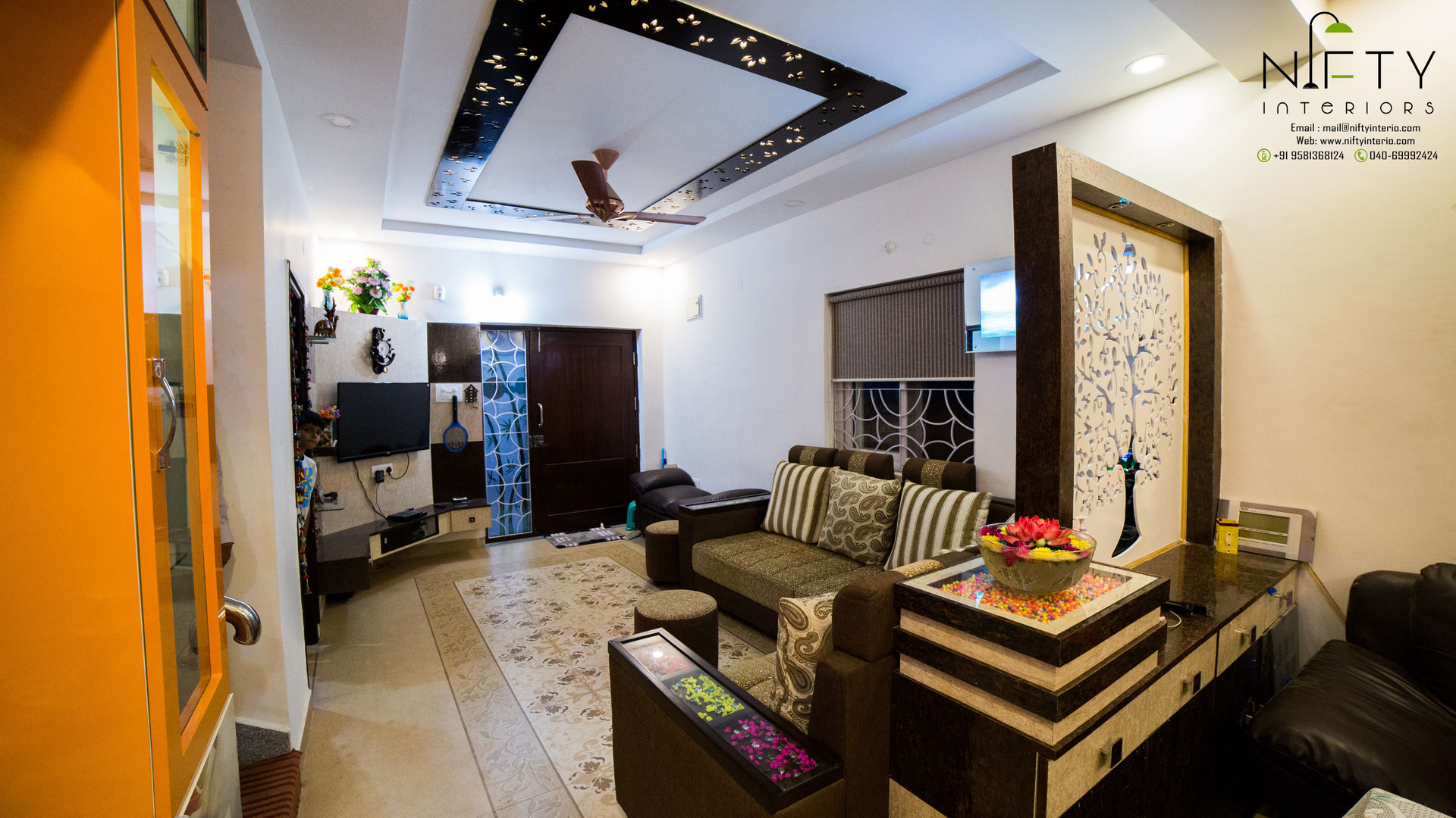 PA Bachupally Residence , Nifty Interio Nifty Interio Salon moderne Bois Effet bois