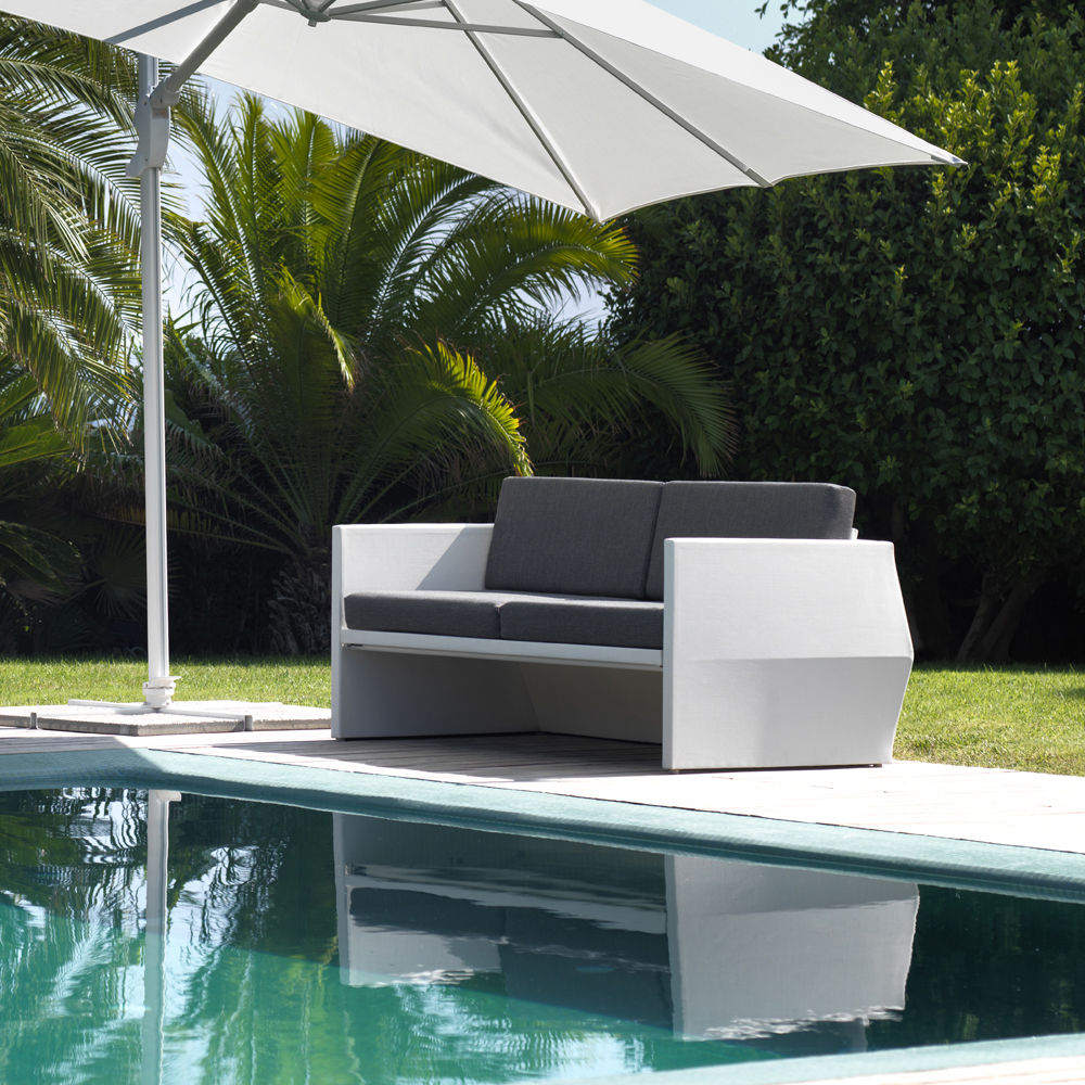 homify Modern style gardens Aluminium/Zinc Furniture