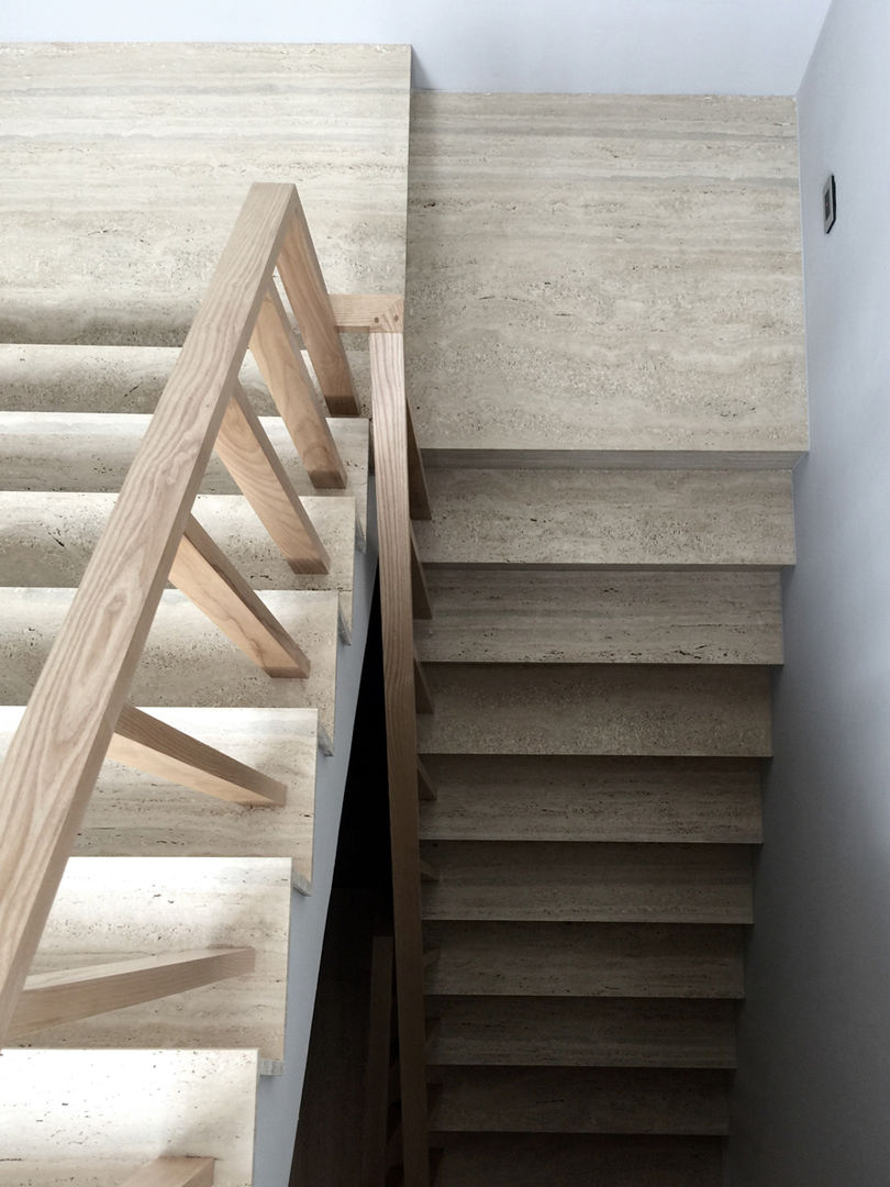 合院之家, 哈塔阿沃設計 hataarvo design 哈塔阿沃設計 hataarvo design Pasillos, halls y escaleras minimalistas