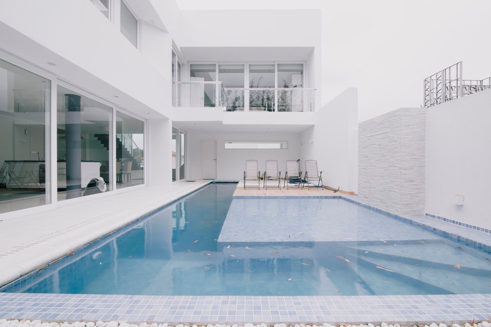 homify Minimalist pool