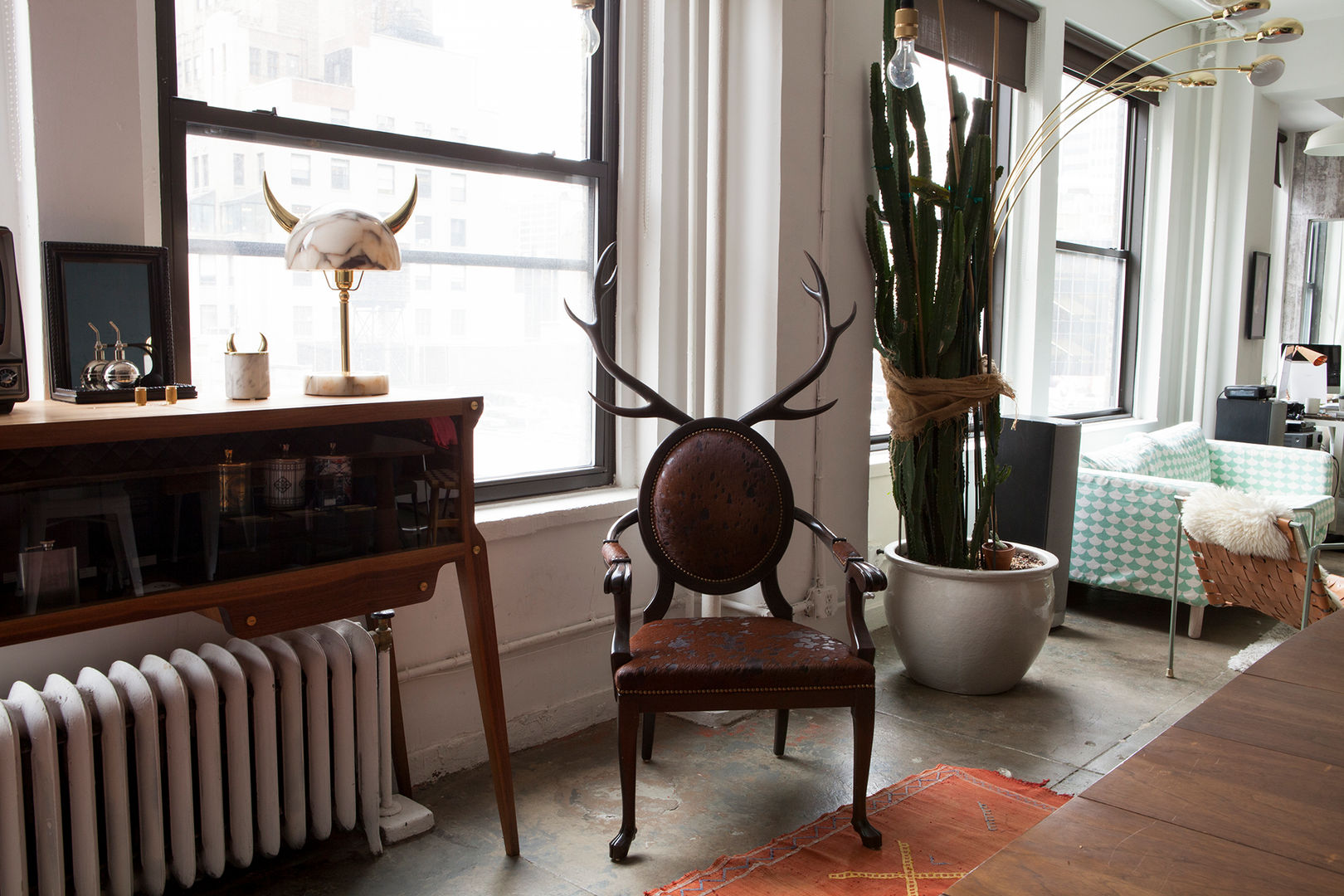 LOFT - NOMAD NYC, MERVE KAHRAMAN PRODUCTS & INTERIORS MERVE KAHRAMAN PRODUCTS & INTERIORS Eclectic style living room