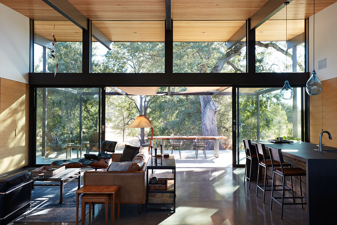 Sacramento Modern Residence by Klopf Architecture, Klopf Architecture Klopf Architecture Modern Living Room