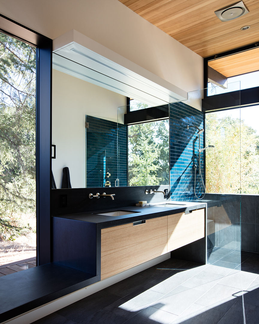 Sacramento Modern Residence by Klopf Architecture, Klopf Architecture Klopf Architecture Bagno moderno