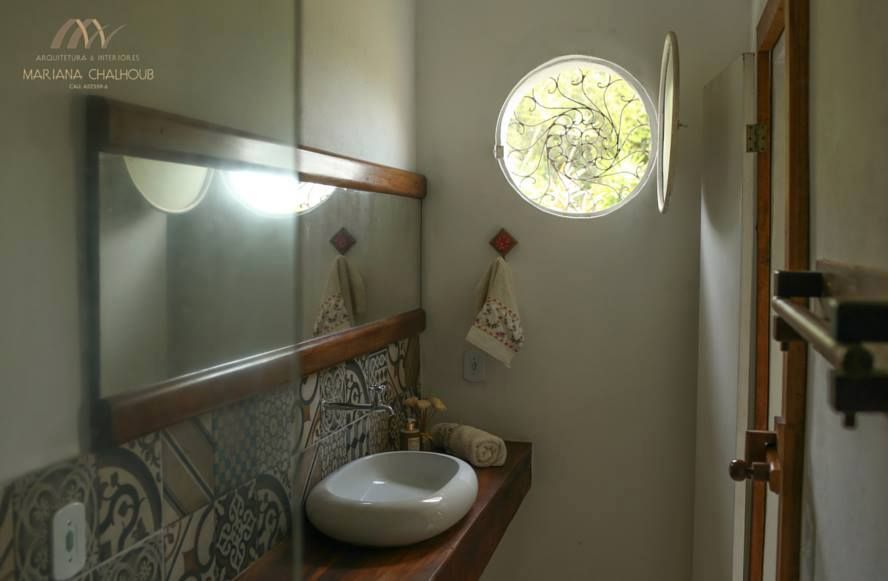 CASA DA FAZENDA, Mariana Chalhoub Mariana Chalhoub Colonial style bathroom