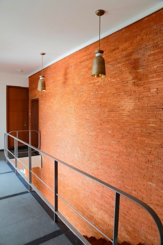 Shah Residence, STUDIO MOTLEY STUDIO MOTLEY Modern corridor, hallway & stairs