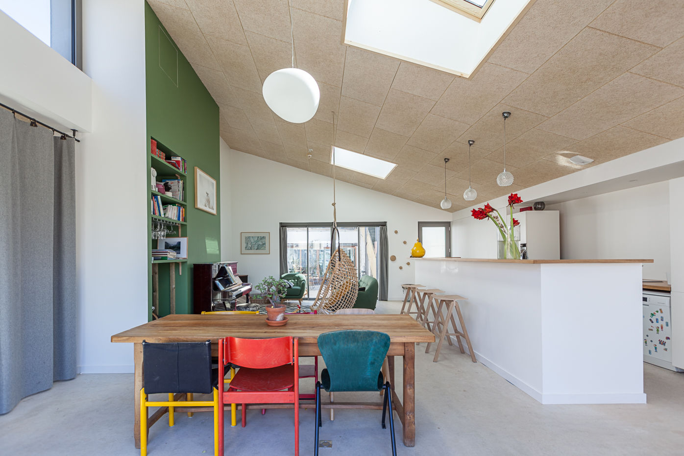 homify Industrial style dining room