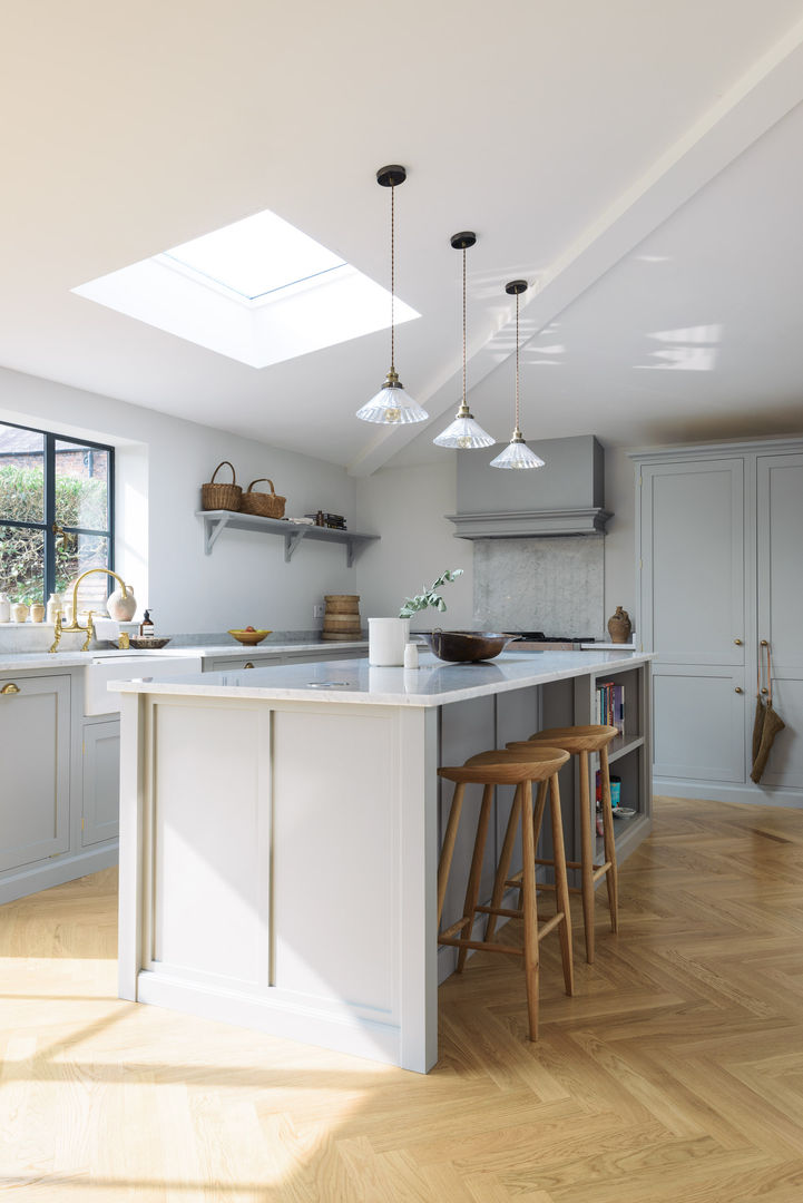 The Chester Kitchen by deVOL deVOL Kitchens Kitchen Wood Wood effect Cabinets & shelves