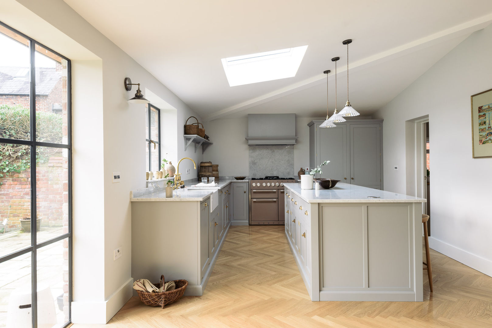 The Chester Kitchen by deVOL deVOL Kitchens Nhà bếp phong cách kinh điển Gỗ Wood effect shaker kitchen,grey kitchen,devol kitchen,stylish,space,crittall windows,light,bright,airy,dining,open plan,living kitchen,Cabinets & shelves