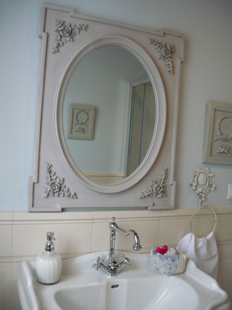 homify Classic style bathroom