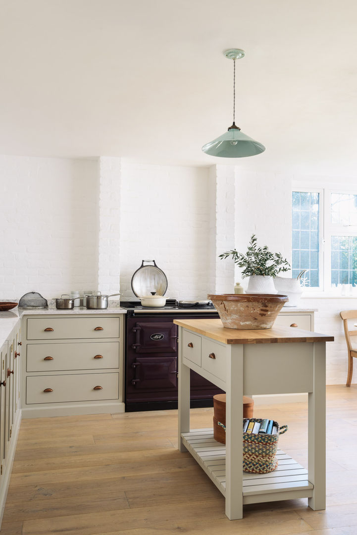 The Surrey Kitchen by deVOL deVOL Kitchens 廚房 木頭 Wood effect 收納櫃與書櫃