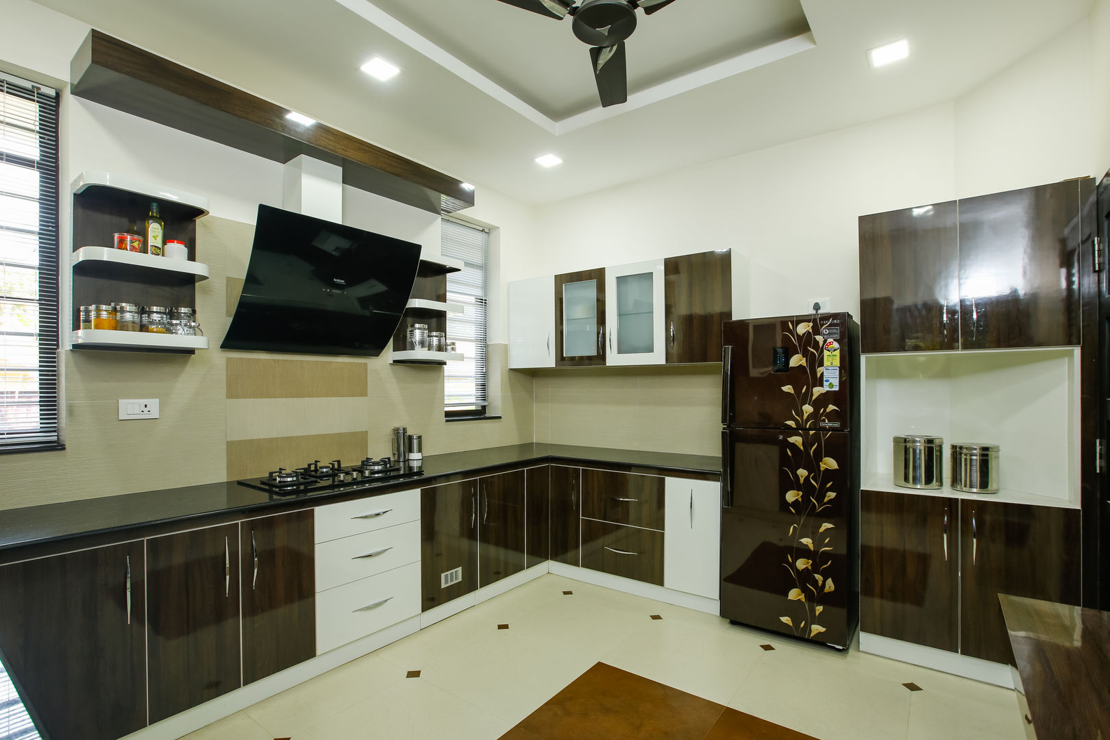 A Young & Youthful Design, Premdas Krishna Premdas Krishna クラシックデザインの キッチン